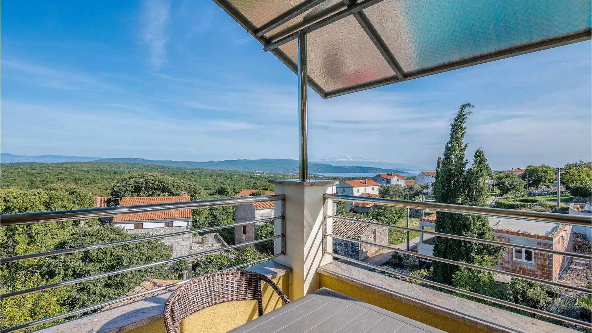 Lovely Apartment In Salatici With Kitchen