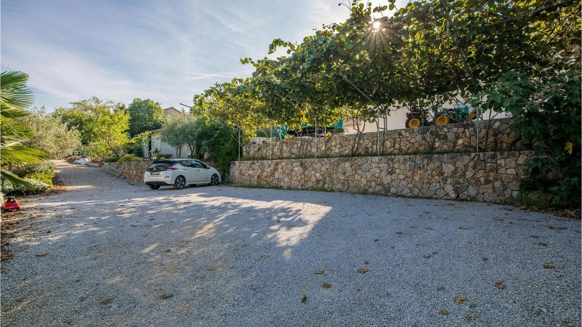 Lovely Apartment In Salatici With Kitchen