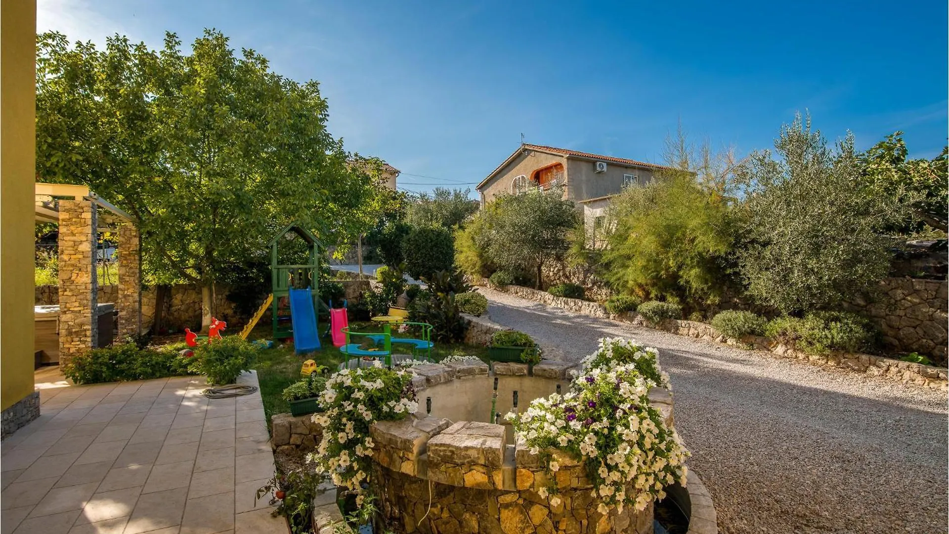 Lovely Apartment In Salatici With Kitchen קרואטיה