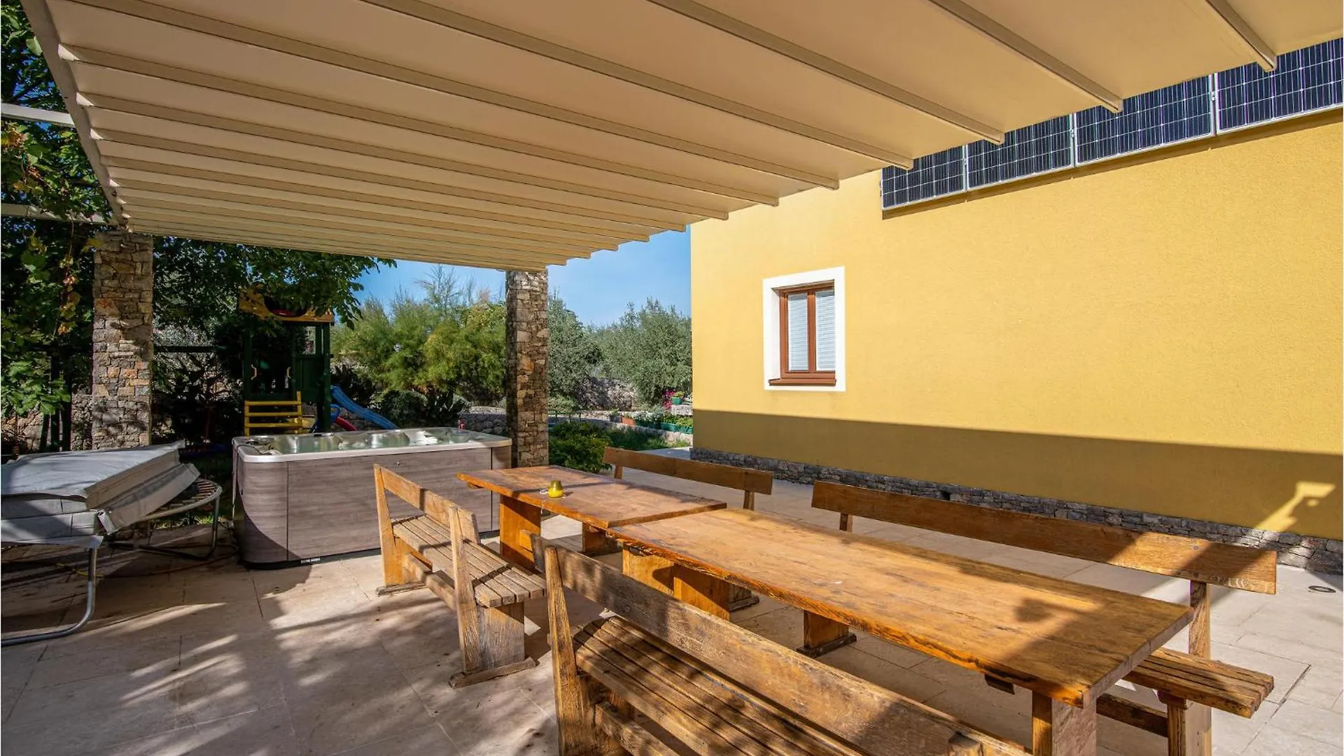 Lovely Apartment In Salatici With Kitchen Salatić