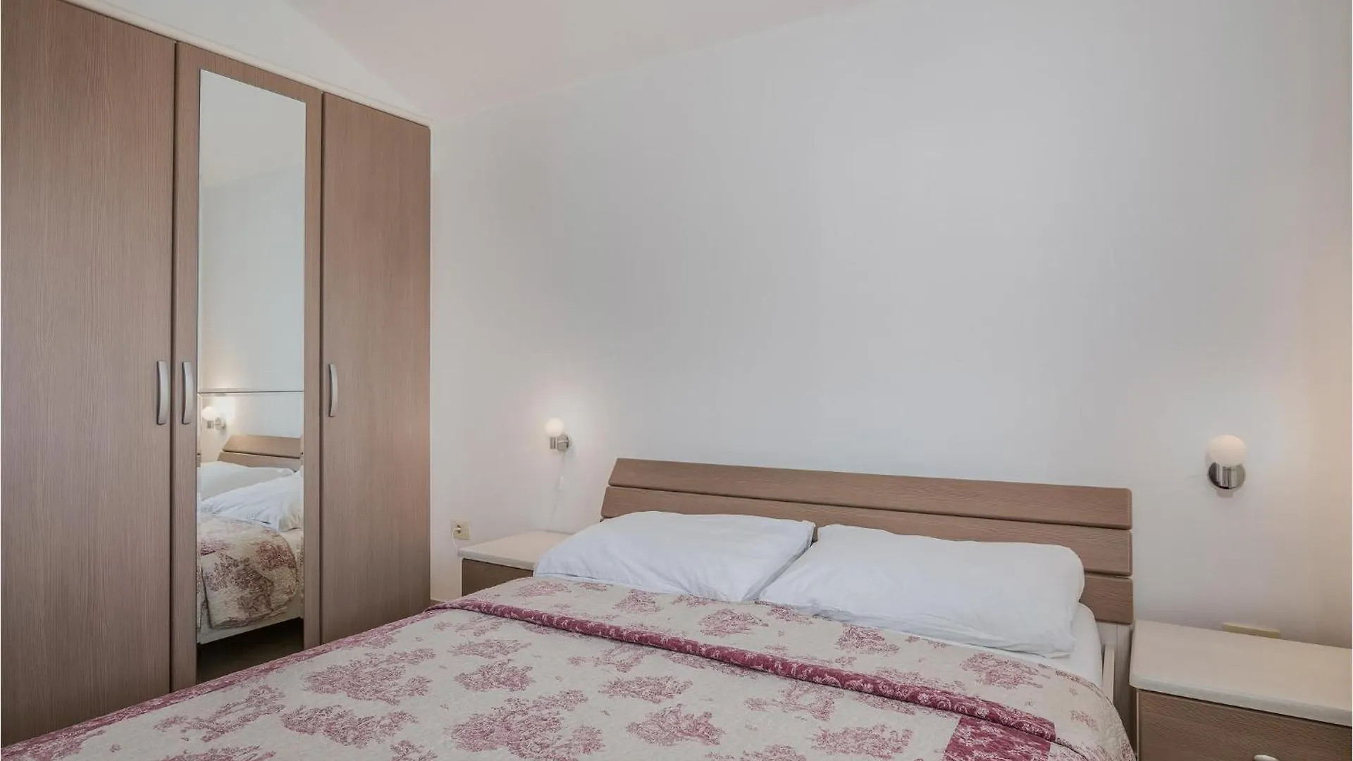 Lovely Apartment In Salatici With Kitchen