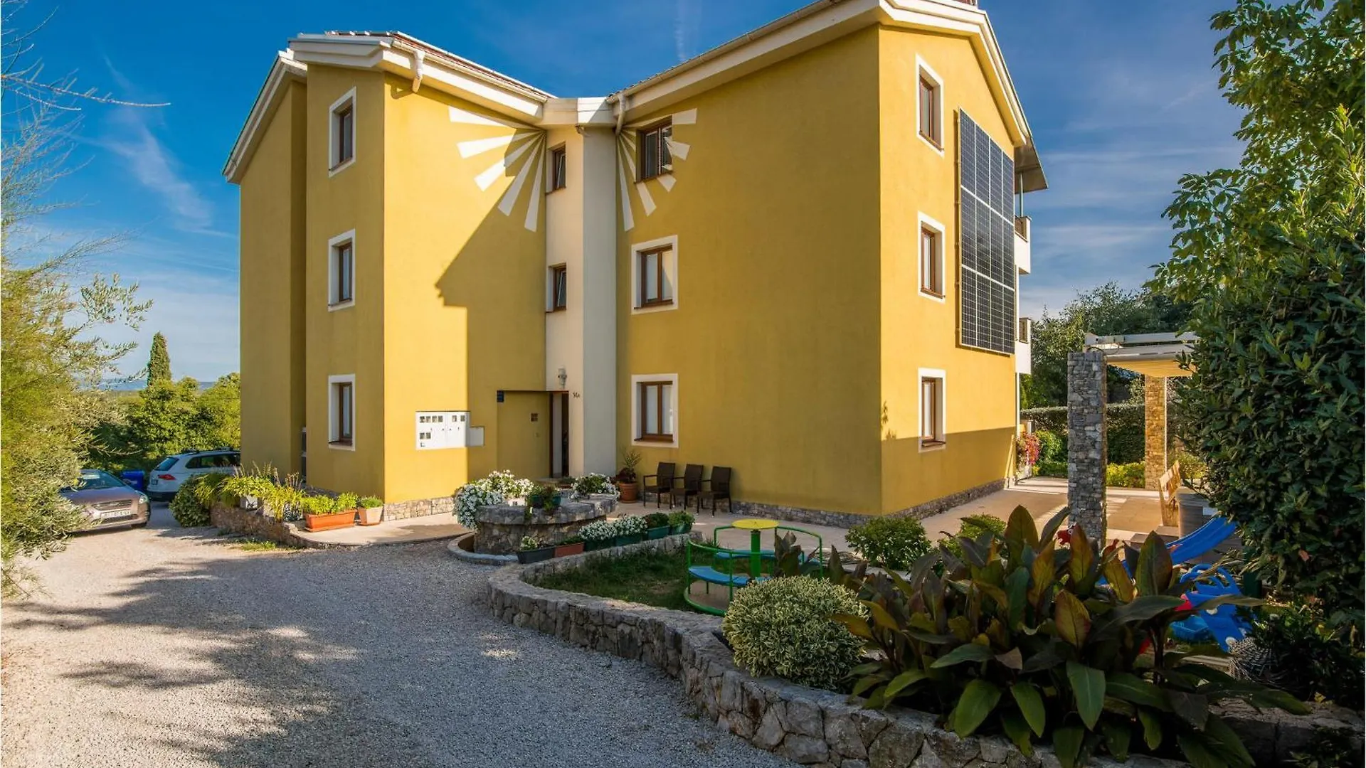 Lovely Apartment In Salatici With Kitchen